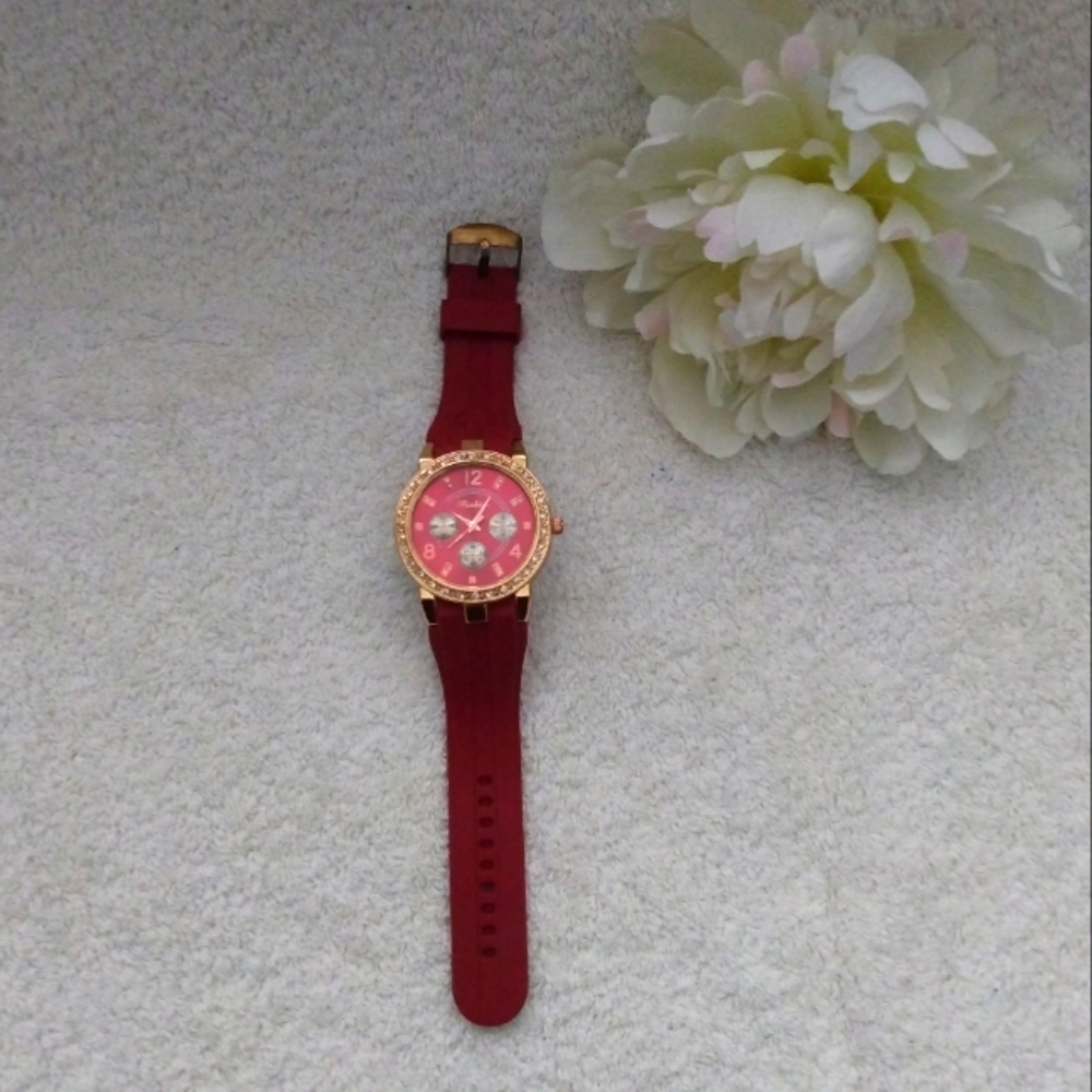 3/$10 🌟 Red, Ladies Fashion Watch - Picture 2 of 10